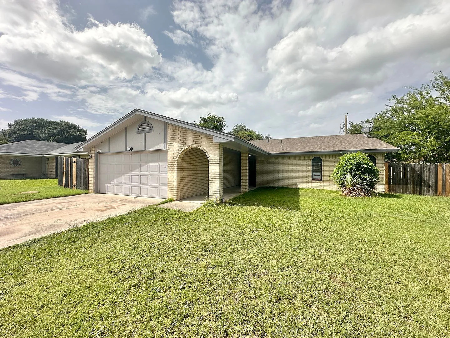 Price Drop! Viewable August 17th! Pets Accepted! — Photo 1