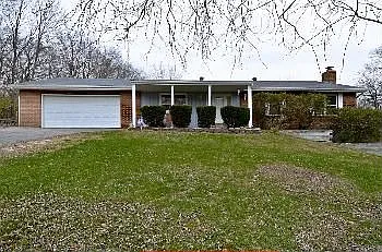 130 Maple Dr photo 1