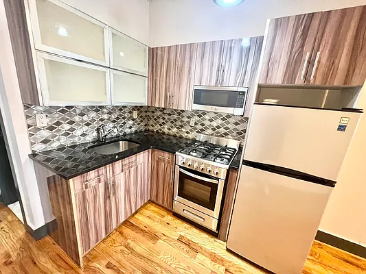 Rented by Delmark Realty LLC | media 26