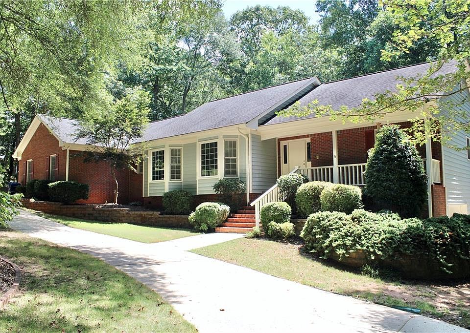 1st image of 38 Saint Germaine Pl