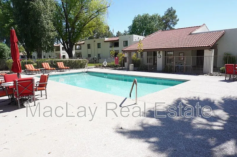 2 bed, 2.0 bath, 1118 sqft, $2,000 — Photo 2
