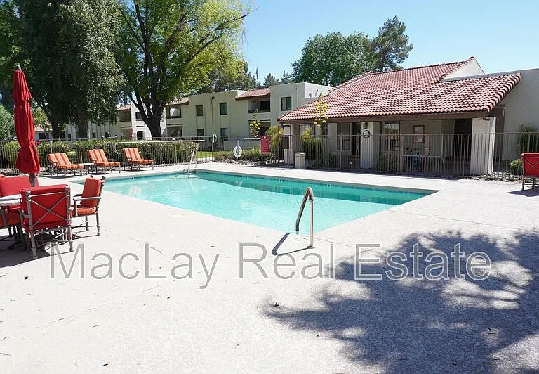 10444 N 69th St #107 — Photo 2