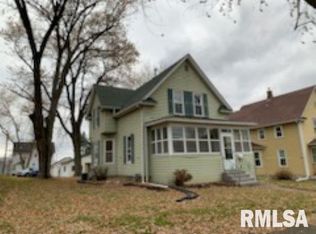 429 44th St, Moline, IL 61265