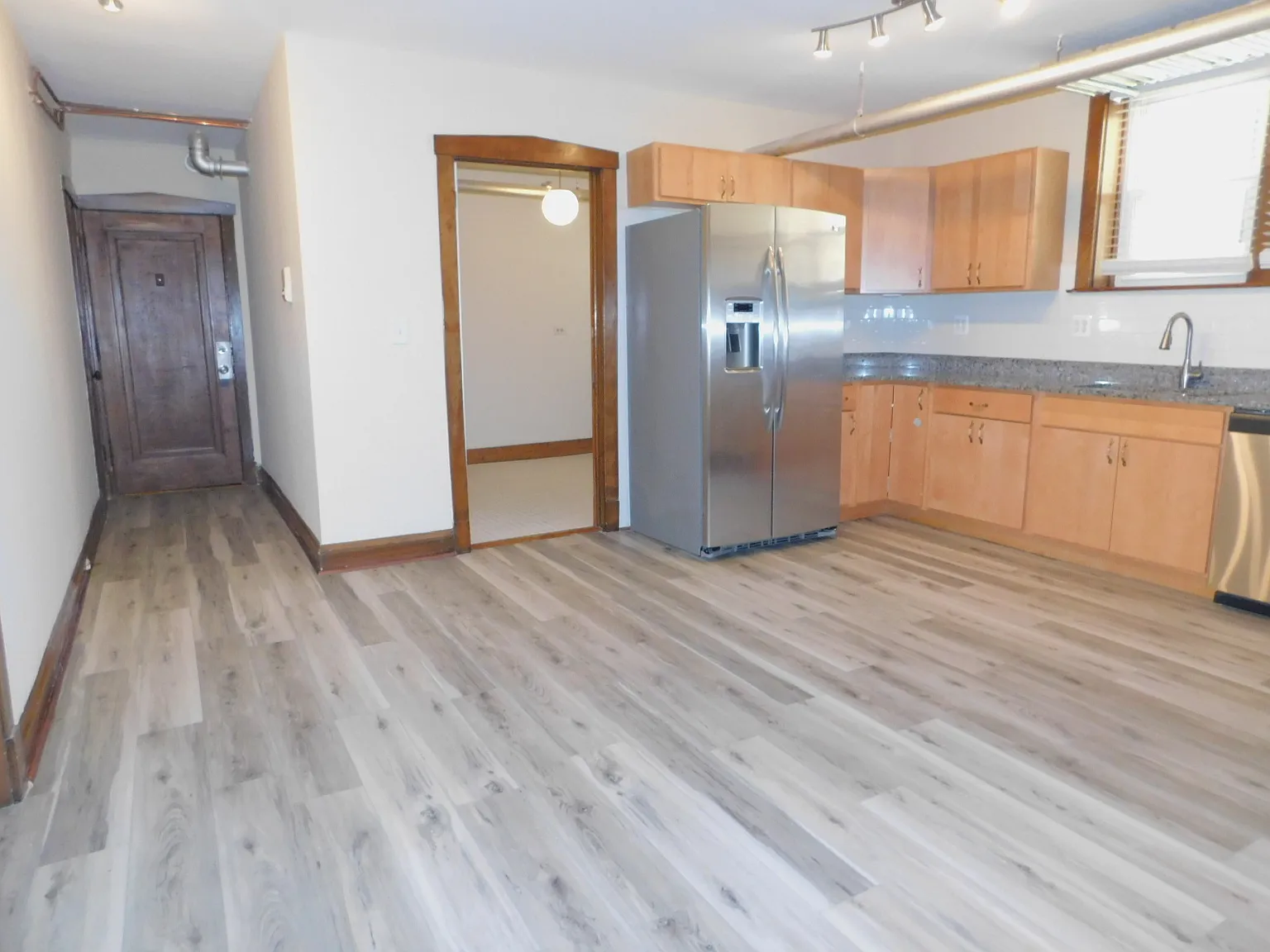 2 bed, 1050 sqft, $1,675 — Photo 3
