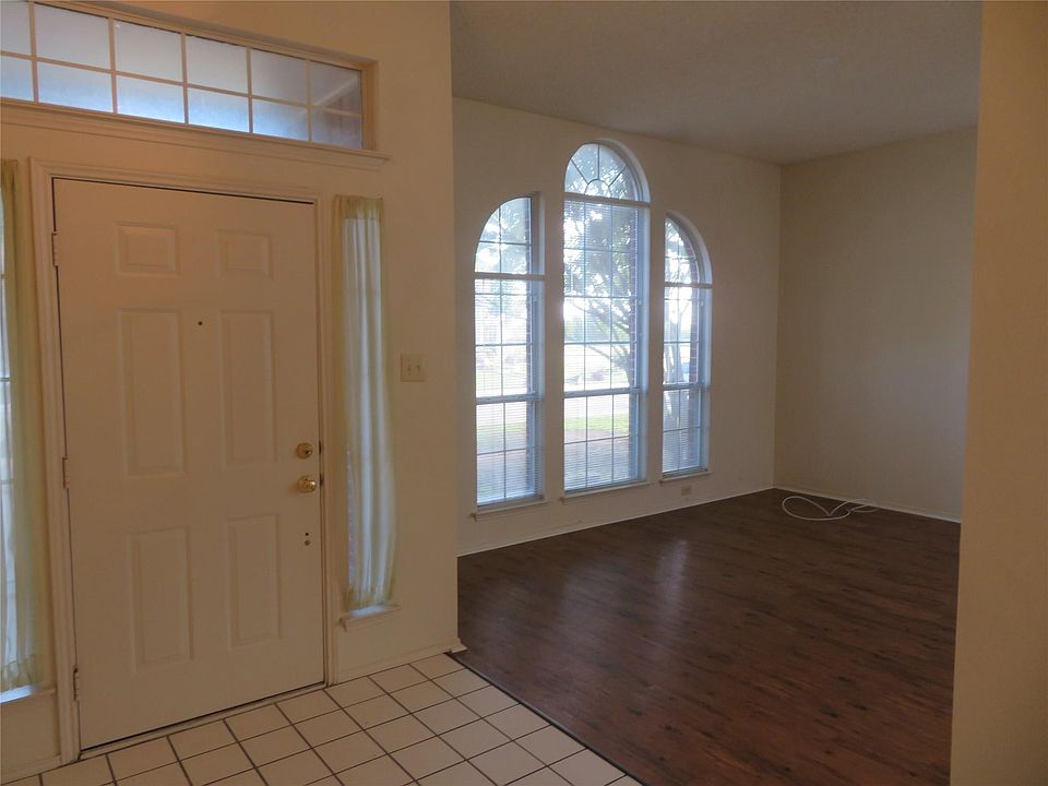 1st image of 1104 Kensington Dr