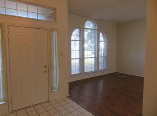1104 Kensington Dr, Desoto, TX 75115