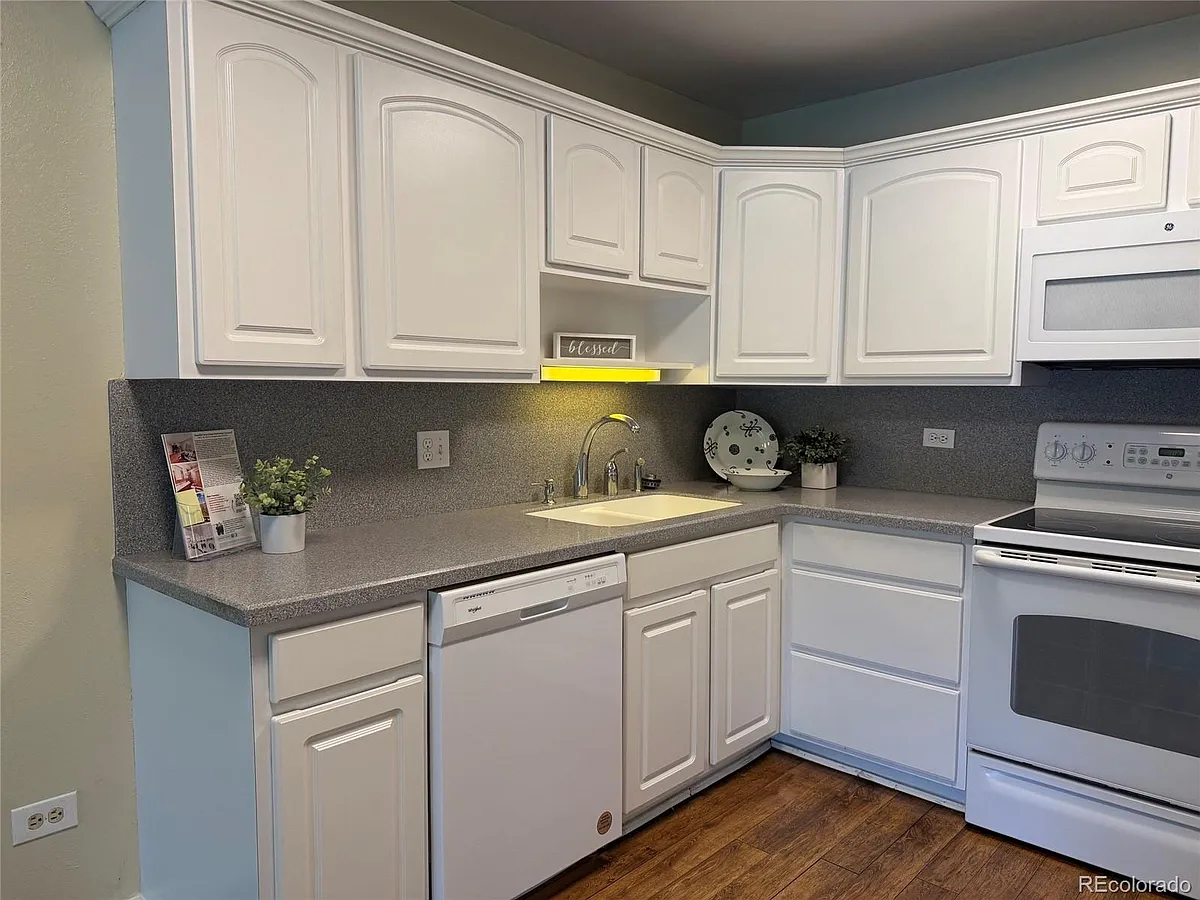 Building Photo - 605 S Alton Way #12B