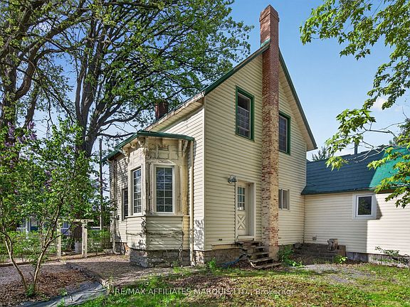 4th image of 326 3rd St E