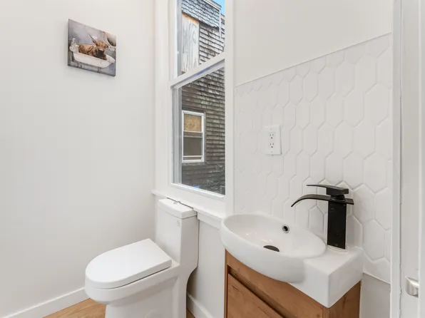 171 Summit Avenue image 7 of 35