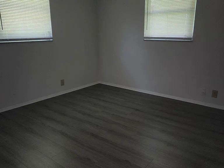230 Monroe Ave — Photo 7