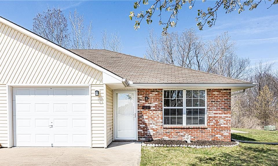 1st image of 998 Christie Ln