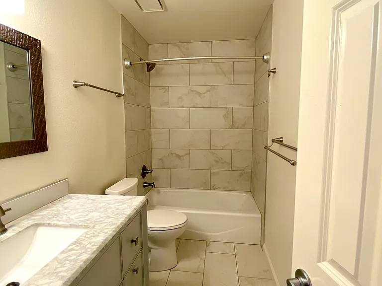 2433 Gay St — Photo 8