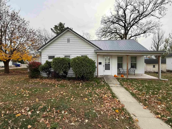 707 1st St E, Independence, IA 50644