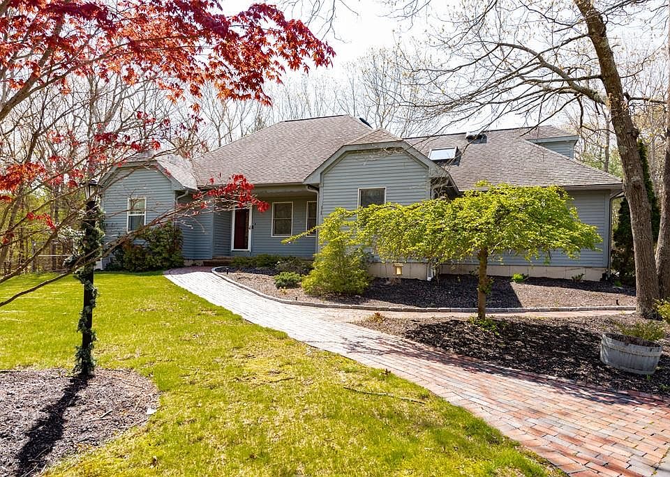 1st image of 58 Carmen Ln
