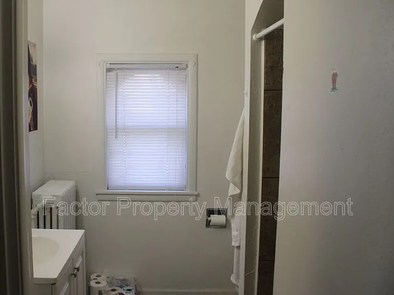 328 N 6th St #2 — Photo 13