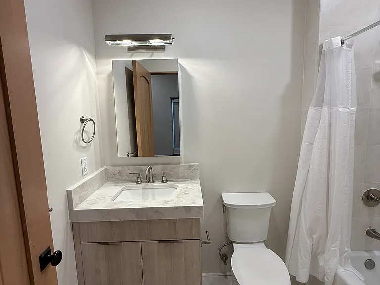 301 W Comstock Ave #4 — Photo 16