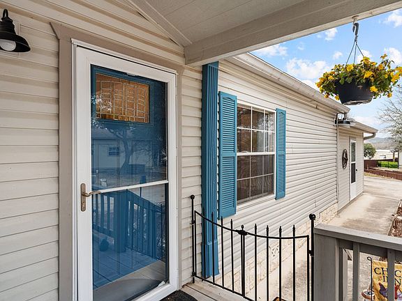 3rd image of 100 River Oak Dr