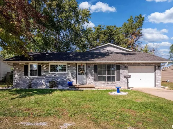 1206 W Goodall St, Marion, IL 62959