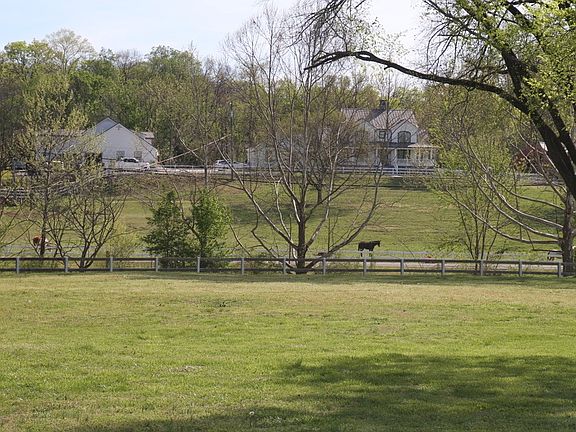 3rd image of 7991 Old Springfield Pike