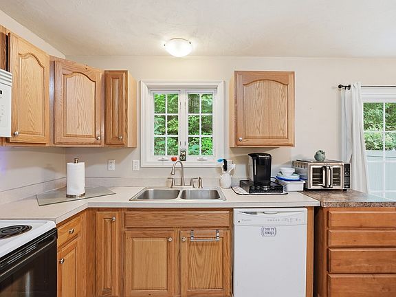 5th image of 350 Riverbend St #111