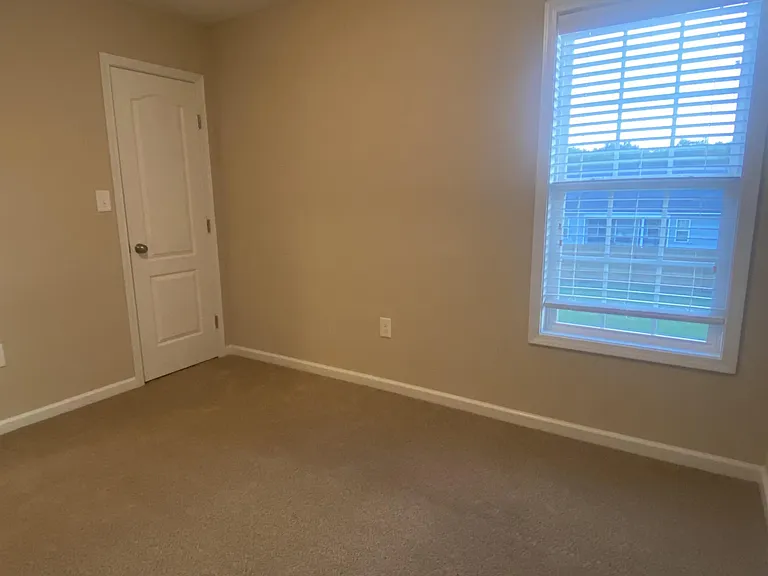 184 Roanoke Dr — Photo 15
