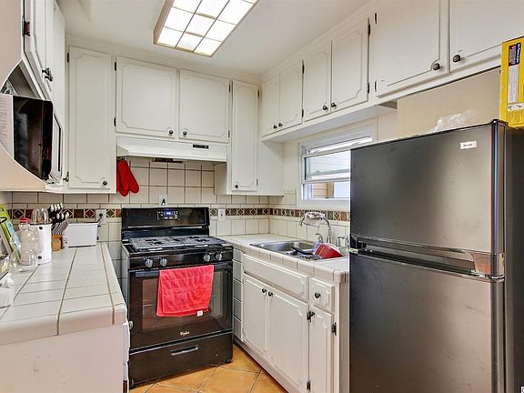 5th image of 2441 Arthur St