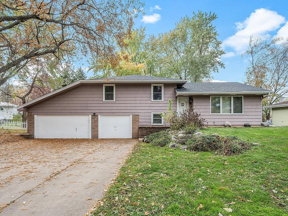 1st image of 2318 Golfview Dr