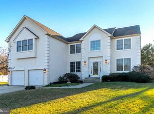8 Sterling Ct, Blackwood, NJ 08012