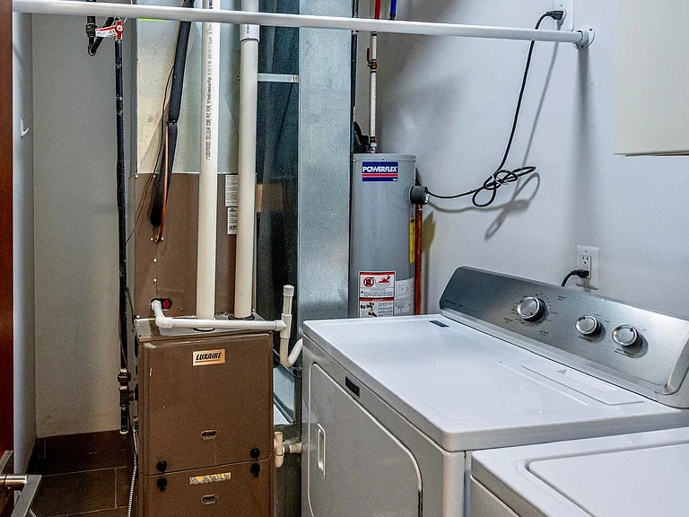 922 N Main St #212 — Photo 28