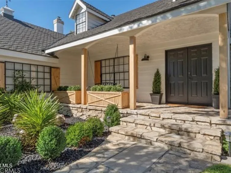 2729 Parton Cir — Photo 4