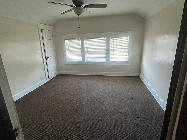 681 Whitney Rd W — Photo 11