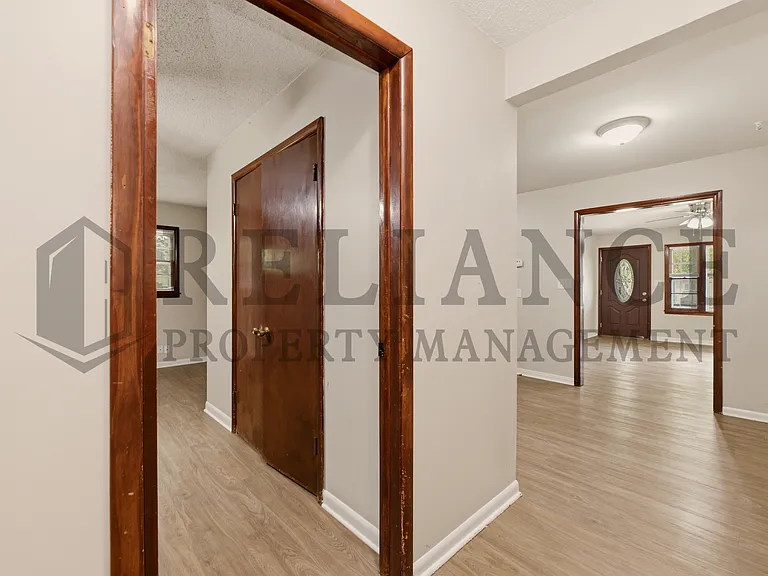 2917 S Walnut St — Photo 32