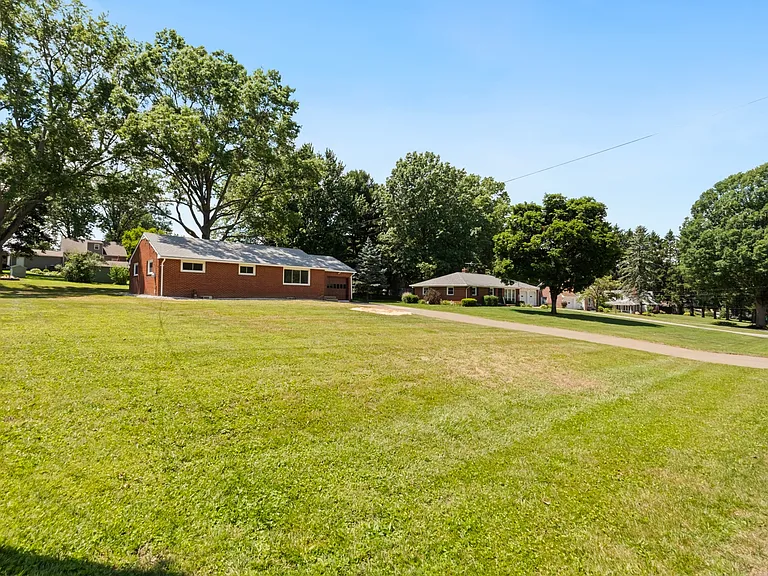 Valley View Dr — Photo 24