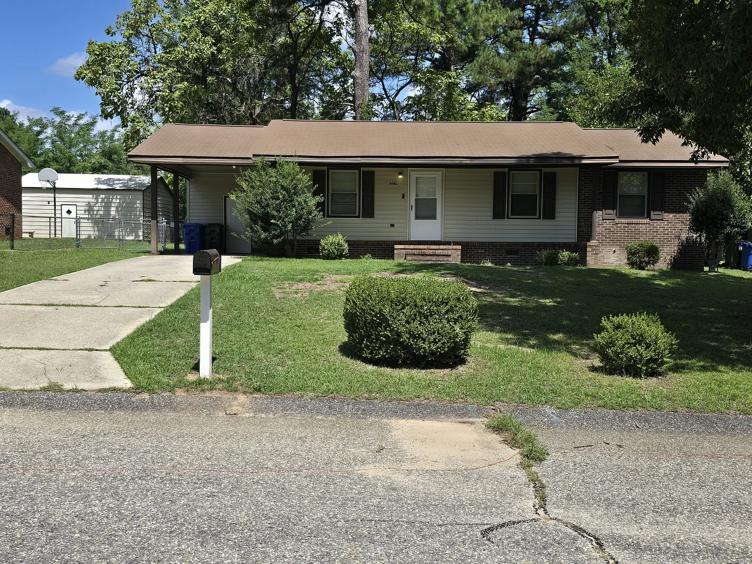 3 bed, 1.5 bath, 1200 sqft, $1,250 — Photo 1