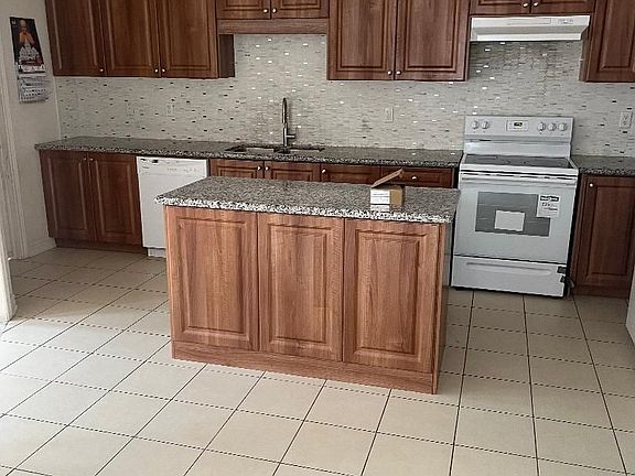 5th image of 16 Saint Dennis Rd