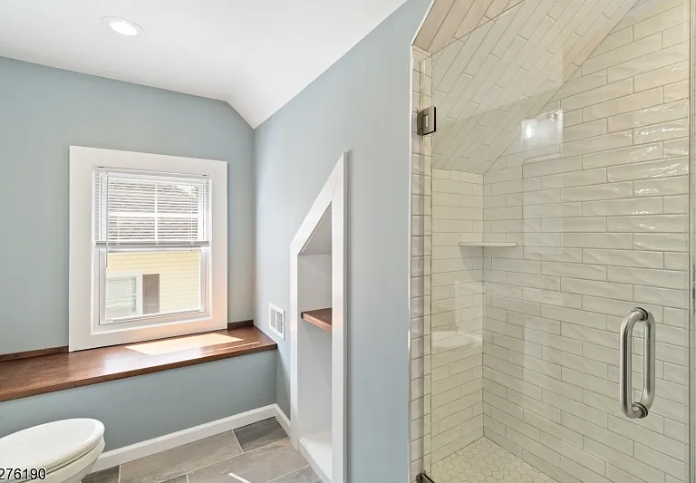 25 1/2 King St #25.5 — Photo 16