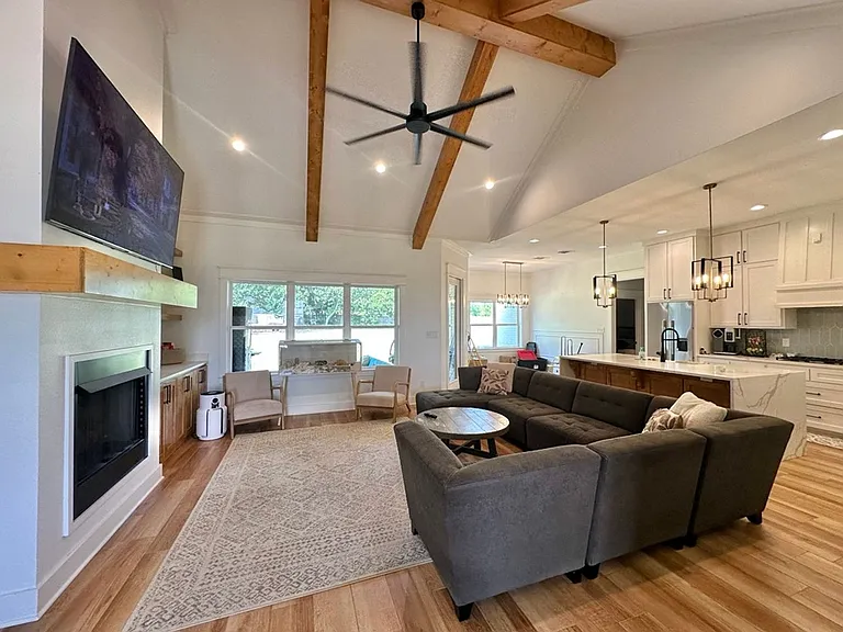 15849 Avery Ln — Photo 3