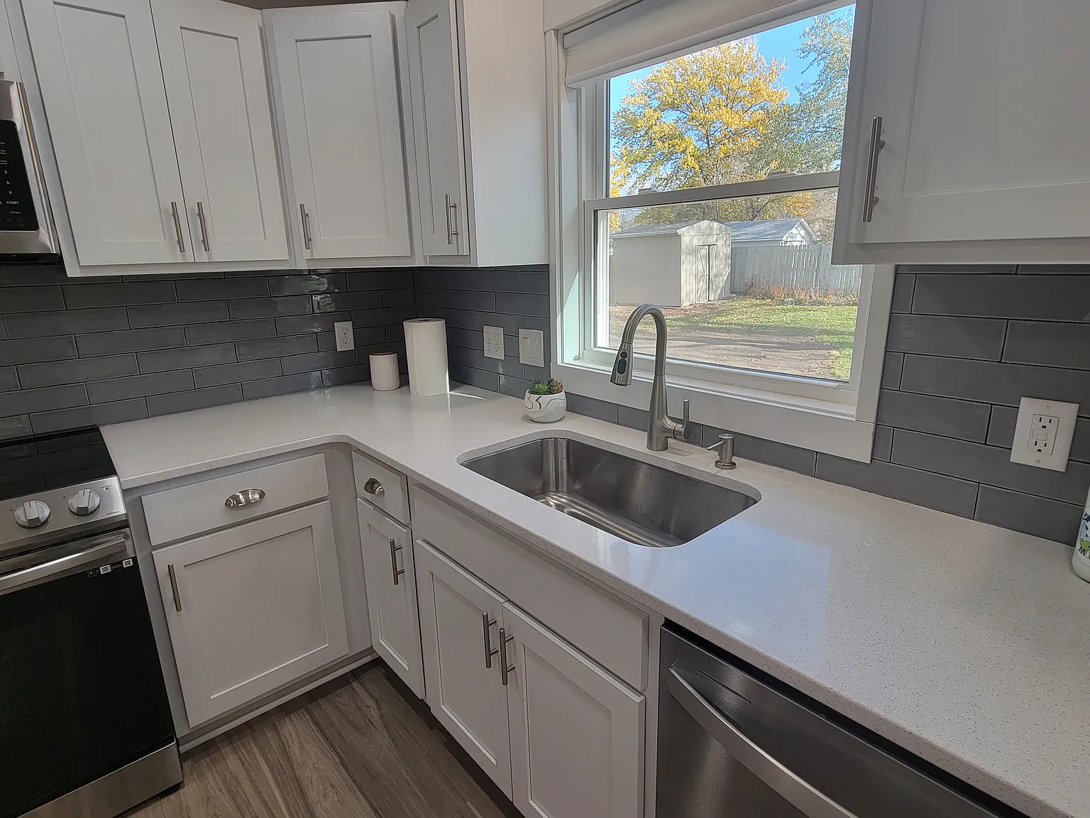 4 bed, 2.5 bath, 1294 sqft, $2,500 — Photo 2
