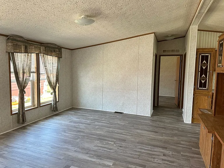 2741 Crab Tree St — Photo 6