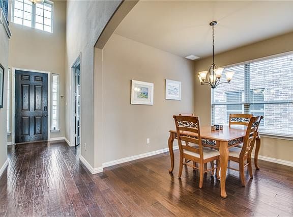 3rd image of 528 Sundrop Dr