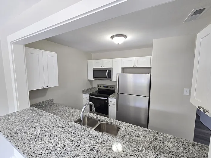 1 bed, 1.0 bath, $1,195 — Photo 2