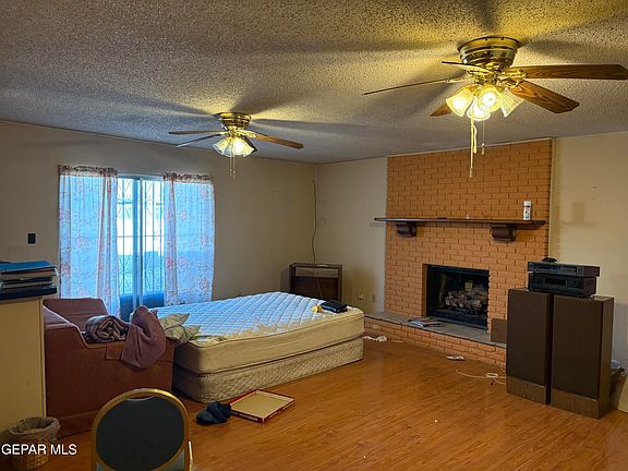 2nd image of 424 Pecos St