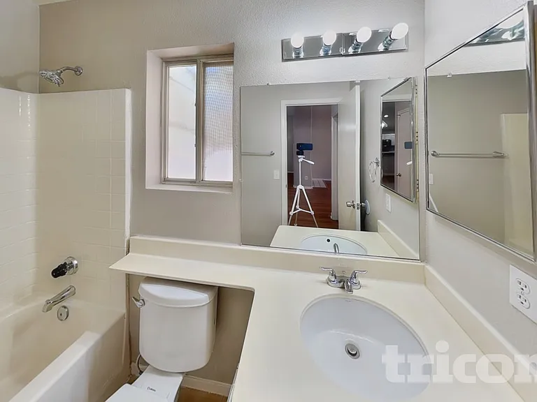 1121 Indian Hedge Dr — Photo 16