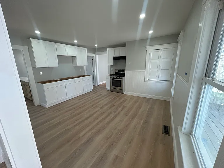 194-196 South St #1 — Photo 2