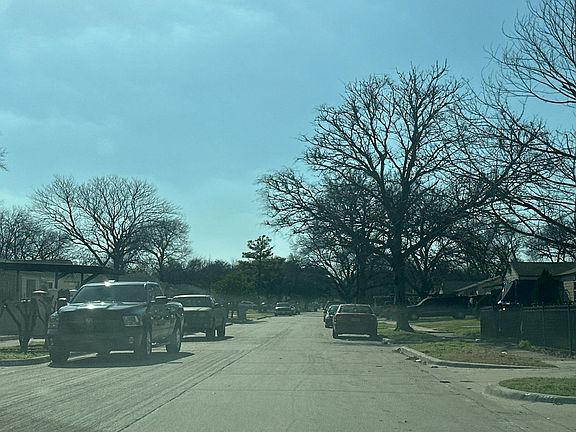 5th image of 2908 Shadow Wood Dr