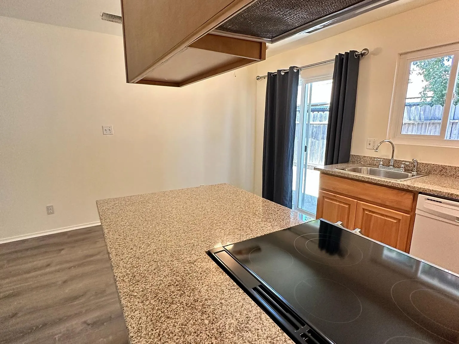 2 bed, $2,400 — Photo 4