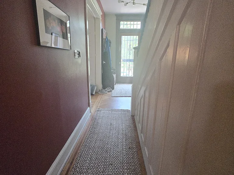 220 S Carolina Ave SE — Photo 3
