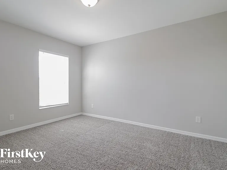927 NW 10th Ave — Photo 13