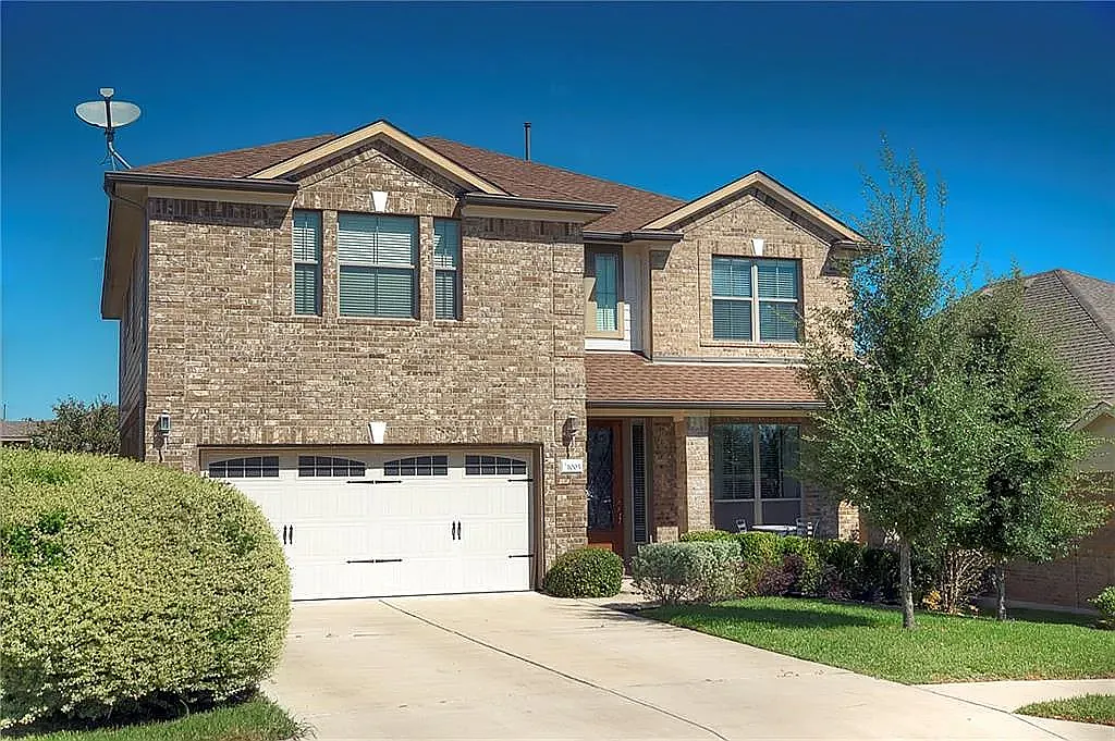 1005 Glasgow Cv — Photo 1