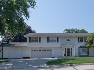 227 6th Ave SE, Sioux Center, IA 51250